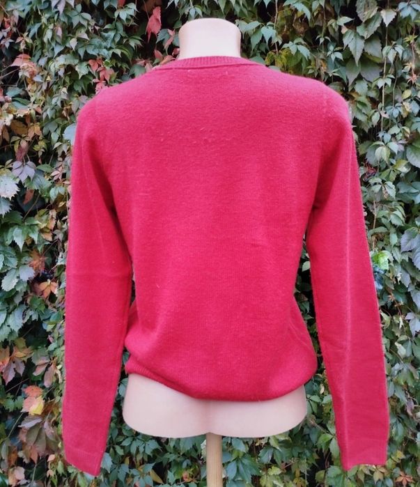 Czerwony sweter damski z sercem w cekiny, lekki i ciepły