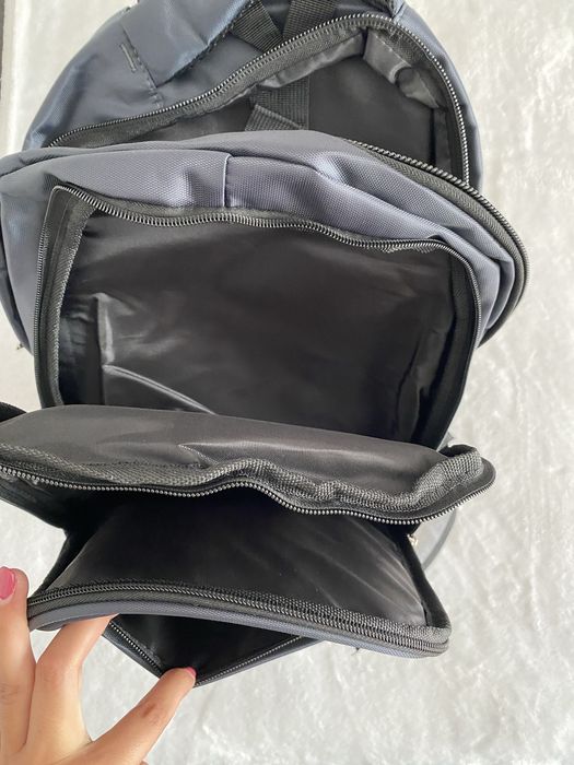 Mochila com 4 bolsas de arrumação, bolsas laterais, almofada e ajustáv