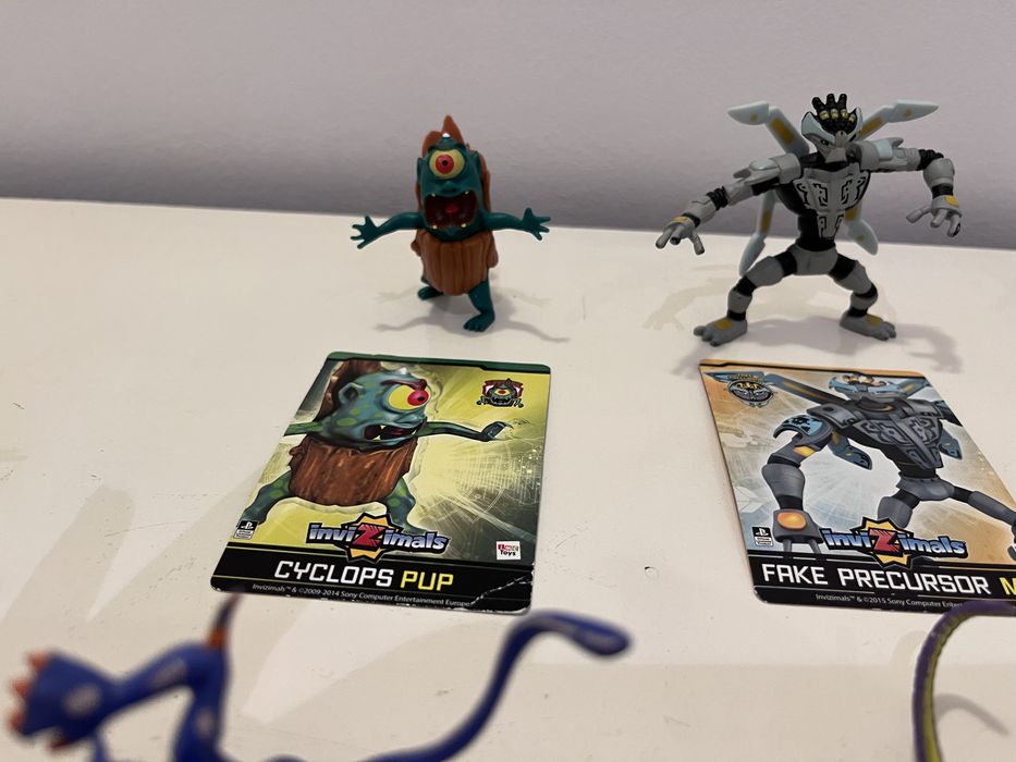 Figuras Invizimals + Templo Uberjackal