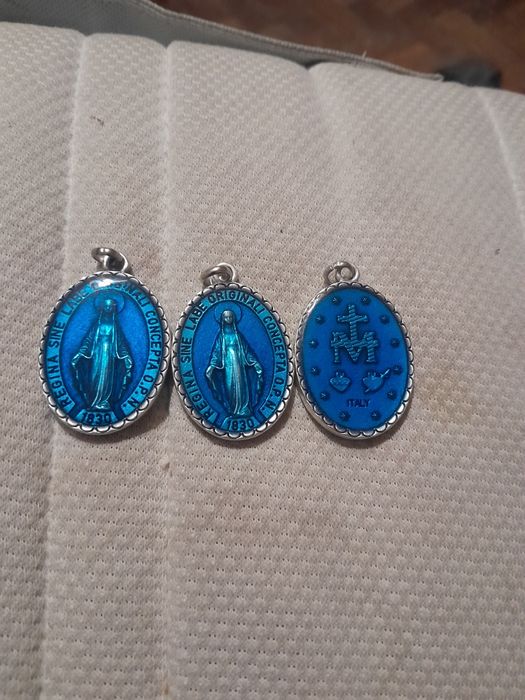 Медальони марія діва