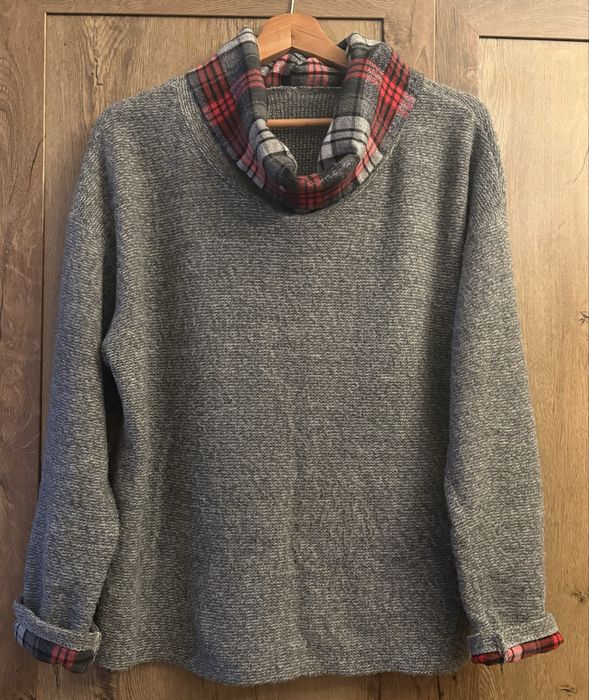 Sweter, golf zdobiony nicią srebrną