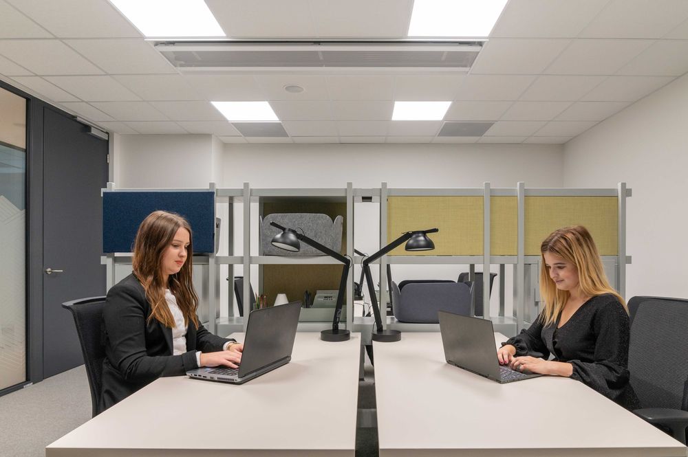 Wynajem biura w Gdańsku: Prywatna 1-osobowa powierzchnia biurowa w prestiżowej lokalizacji Spaces Wave Gdansk.