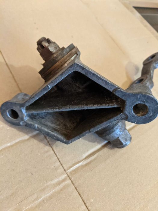 Рычаг маятниковый ВАЗ 2101