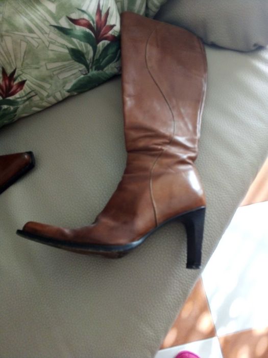 Botas de cor Castanhas de cano alto de senhora tamanho 35