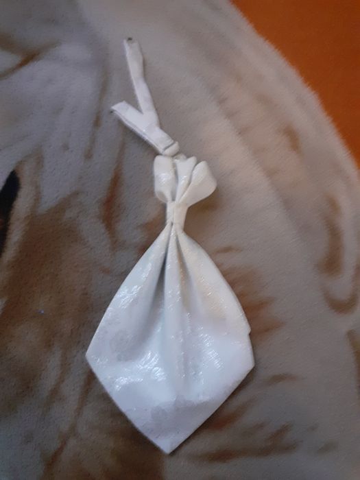 Krawacik  ślubny  używany