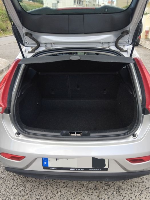 Volvo  v40  d2 . foto 3