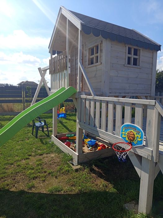 Domek drewniany plac zabaw dla dzieci