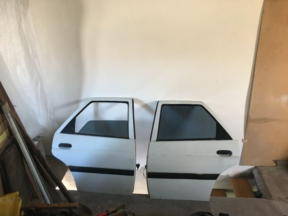 Двери Ford escort 1997 97' белые задние