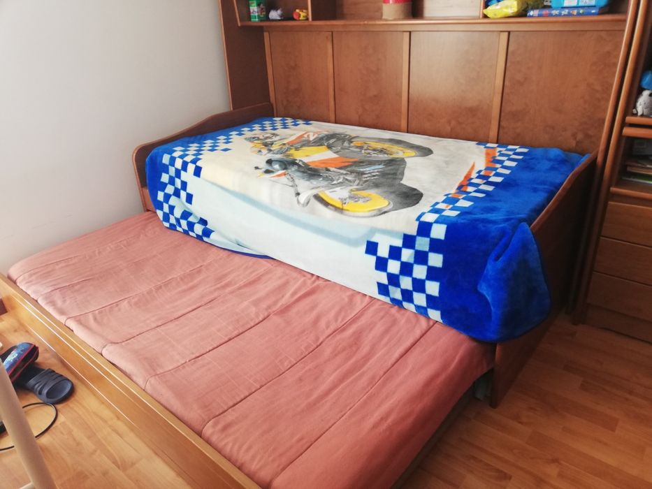 Estúdio de solteiro em faia usado como novo