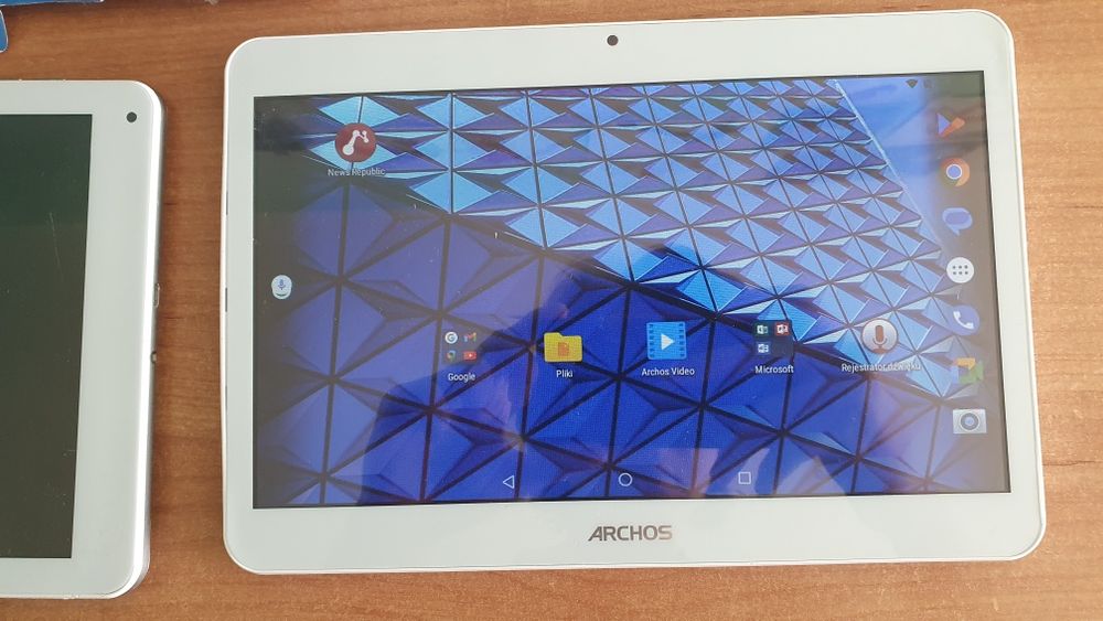 Archos Access 101 3G V2 + Archos 101 Platinum 3G - komplet