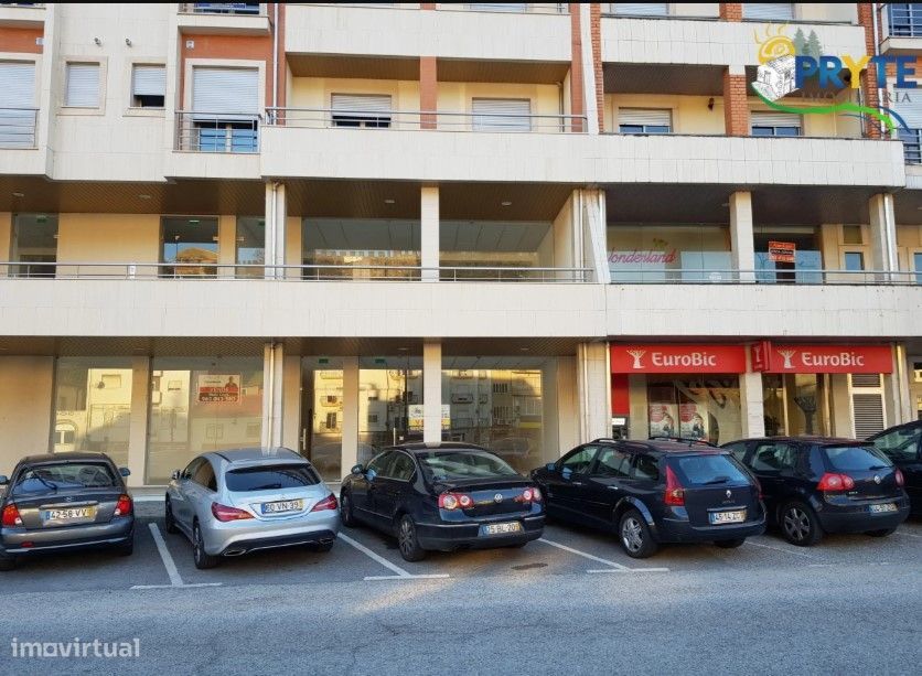 Loja comercial situada na Vila da Sertã