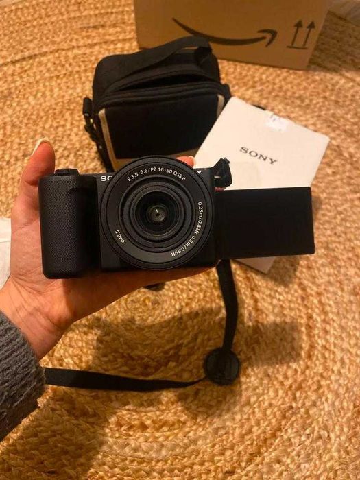 Sony ZV-E10 II – Como novo, com acessórios incluídos.