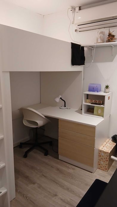 Beliche com roupeiro e secretária