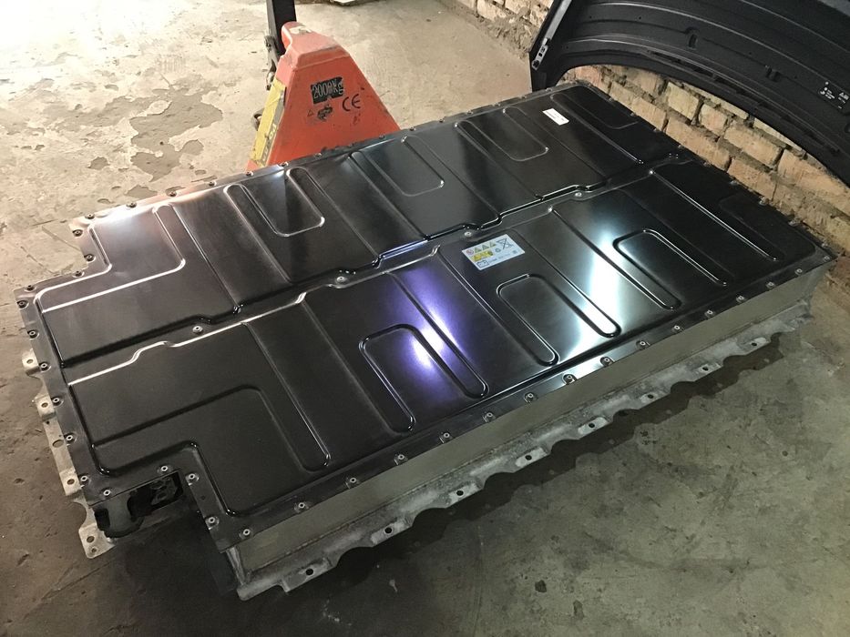 Продам батарею BMW i3 22 kw 2015 года можливо поелементно