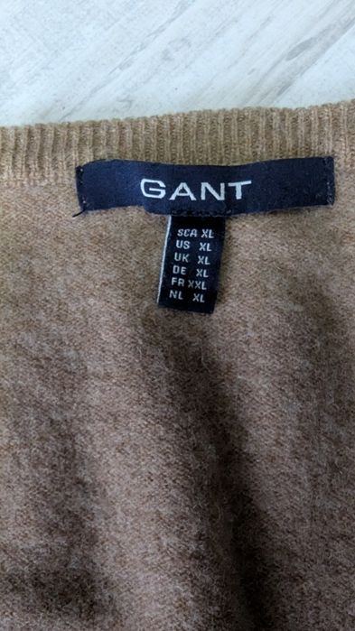 Светр жіночий GANT.