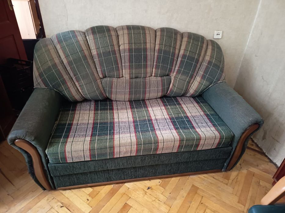 Віддам розсувний диван