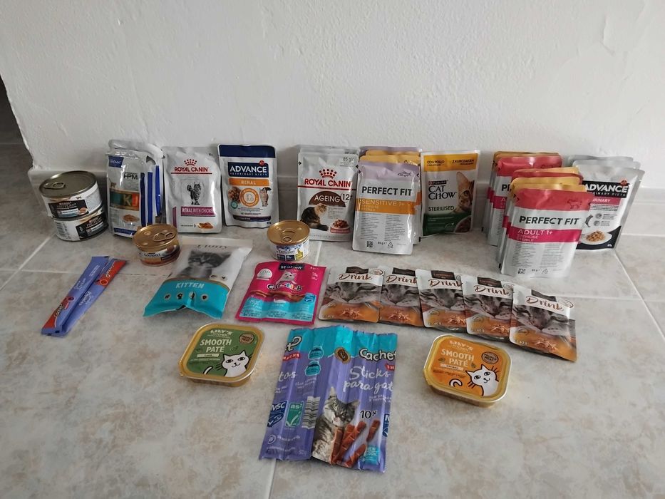 Comida para gato (+30 latas e saquetas)