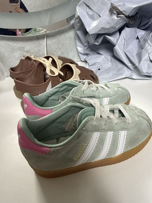 Взуття для дівчинки