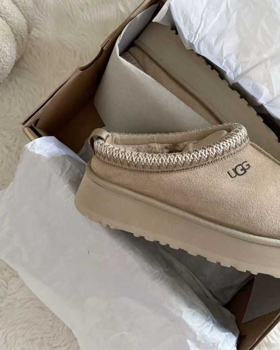 Тапочки замшеві на платформі UGG Tazz II
