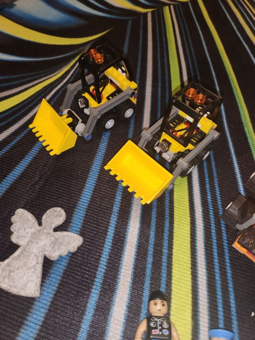 Klocki Playtive pociąg towarowy na pilota ,tory  , plus Lego pojazdy