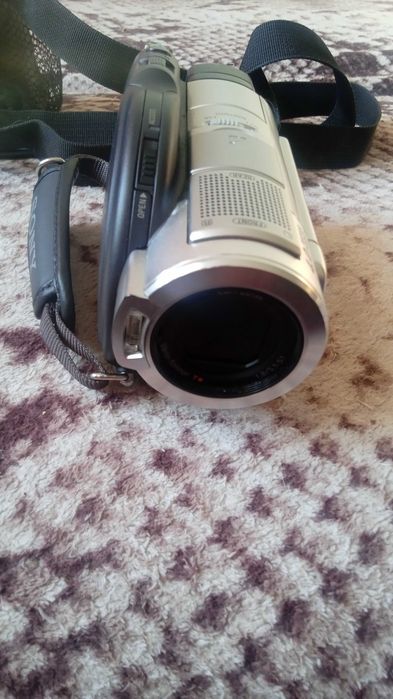 Видеокамера Sony DCR-DVD408E.