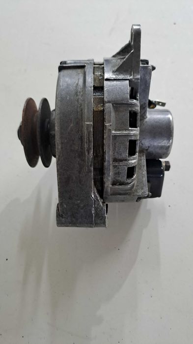 Alternadores -Um para Citroen 2CV, outro para Toyota Corolla Clássico