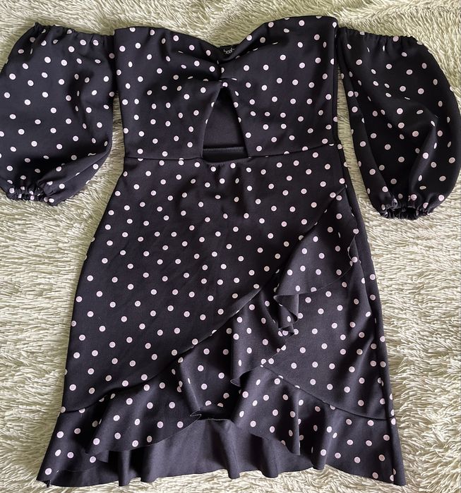 Коротка чорна сукня в трендовий горошок. Підійде на розмір S-M