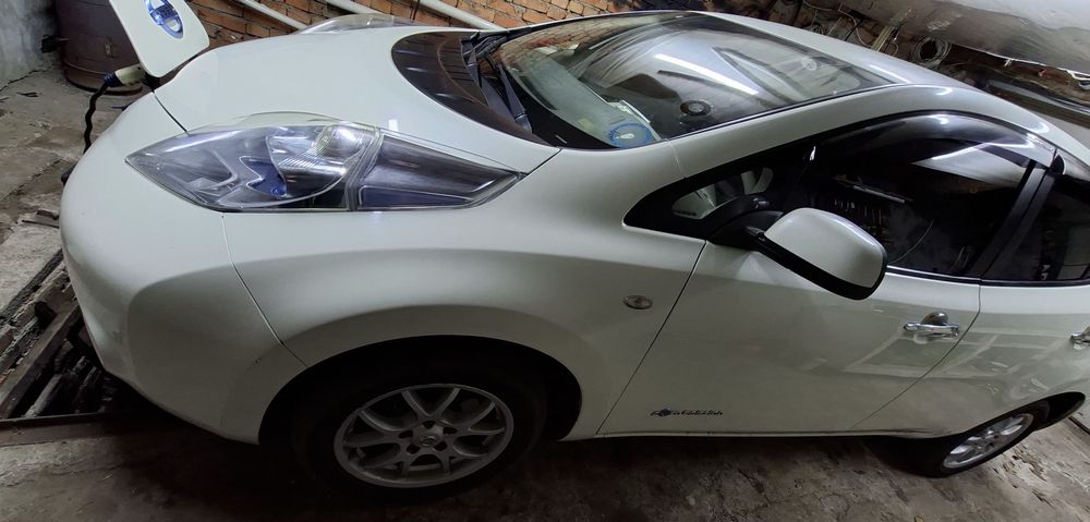 Nissan leaf 2011р