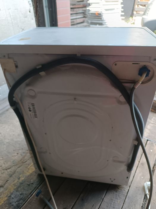 Pralka Indesit. Uszkodzone łożysko.