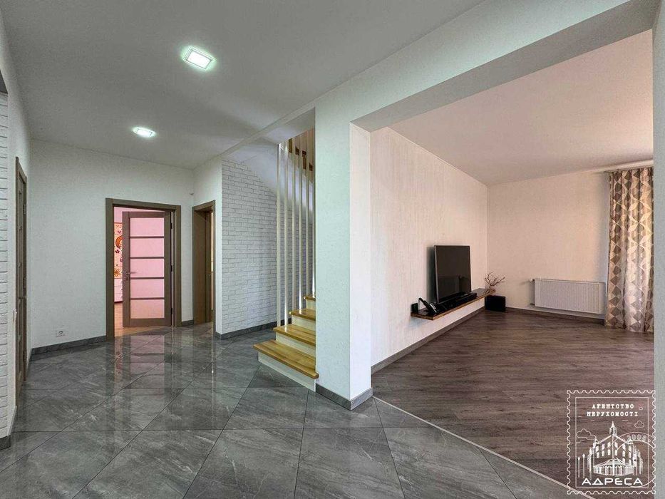 Добротний цегляний будинок в передмісті Рівного (село Бармаки)