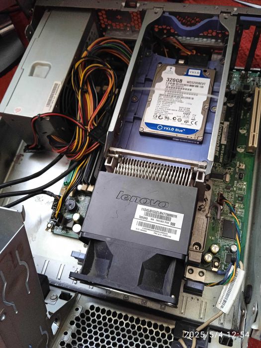 Компьютер Lenovo 4 ядра 2,4; 320Gb; ddr3 4Gb