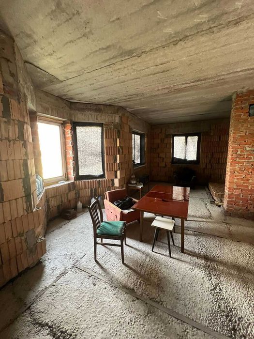 Продам новый дом 138м2 с приватизированным участком 9 соток.