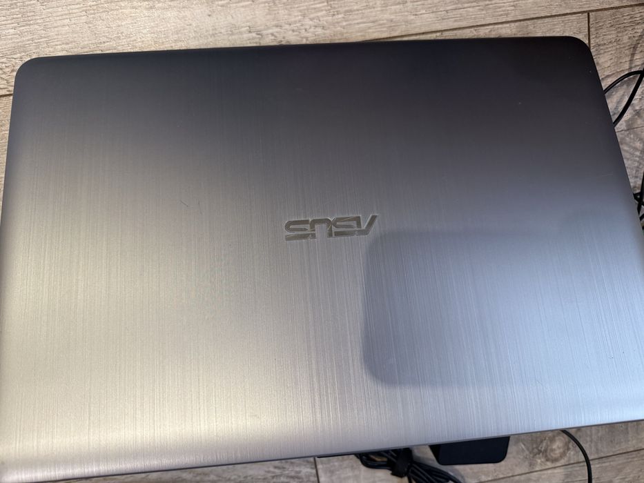 Sprzedam notebook asus