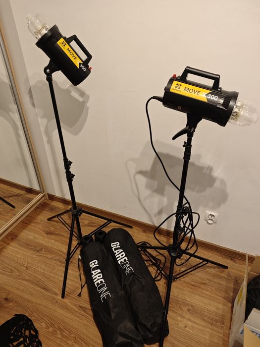 Zestaw oświetlenia studyjnego Quadralite Move 300 + softboxy + statywy
