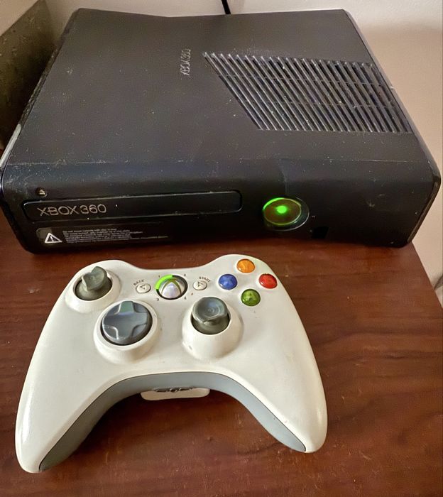 Xbox 360 z kinectem i jednym padem