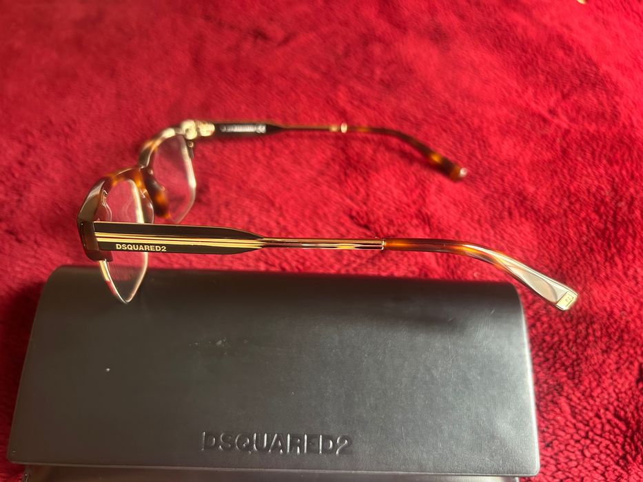 Armação de óculos da Dsquared2 novos.