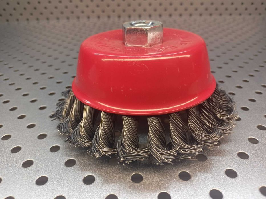 Szczotka druciana 125mm M14 czołowa  drut skręcany