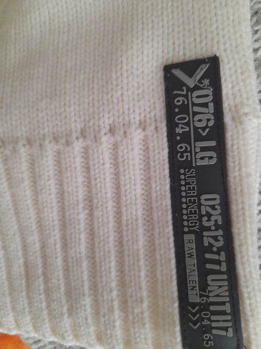 Sweterek z kapturem bardzo ładny