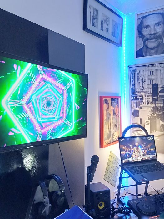 Dj eventos  aniversarios,festas,  espetáculo