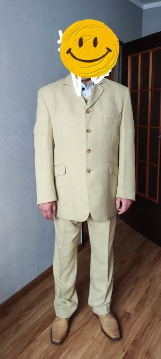 Sprzedam garnitur męski.