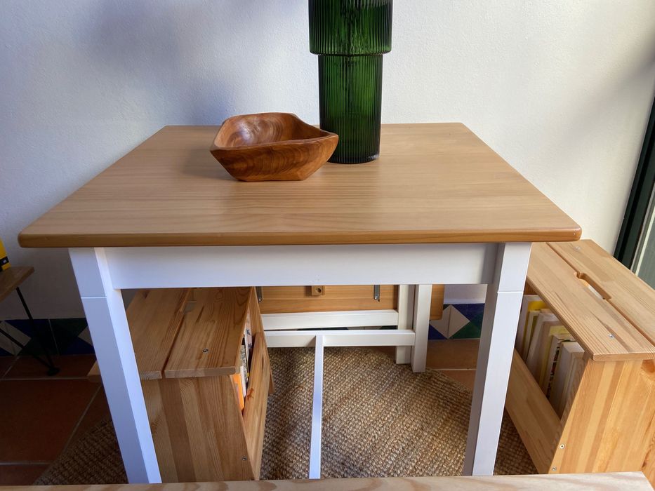 Mesa IKEA Piintorp Abas reabatív/pernas articuladas, na cor castanho claro com velatura.