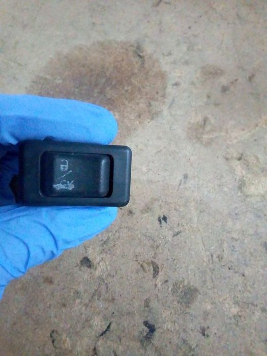 Botão De Abrir A Mala Nissan Primera (P11)