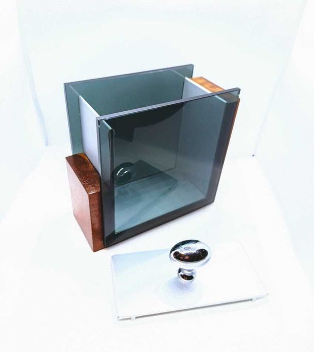 Conjunto de secretária composto por porta canetas e porta folhas