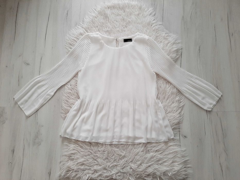 Piękna biała plisowana bluzka S 36