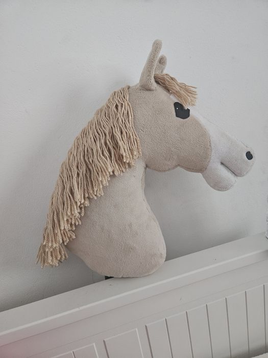 Hobby horse izabelowaty