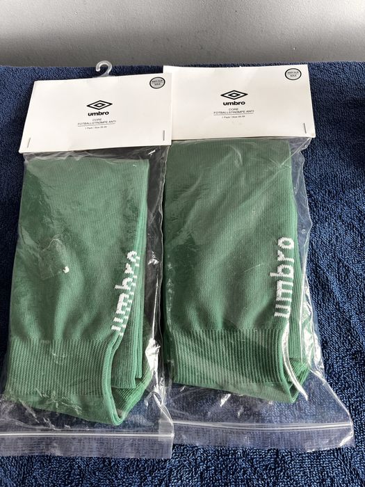 Piłkarskie getry Umbro rozmiar 35-39