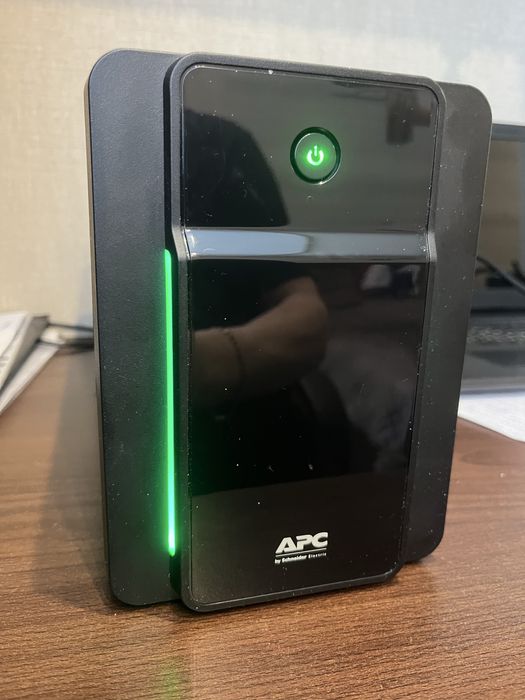 Бесперебойник APC 1600VA, 900W