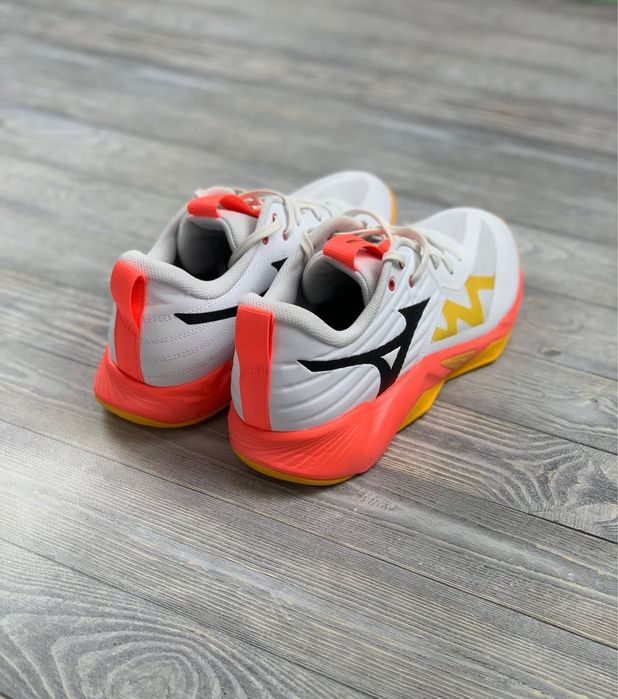 Волейбольні кросівки mizuno
