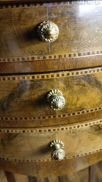 Antiguidades/Coleções Título: Mesa de Apoio Francesa Séc. XIX – Estilo Transição – Marchetaria Fina