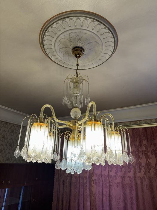 Продам люстра у венеціанському стилі,на 6 плафонів